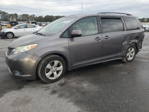 Toyota Sienna LE 3.5L 6 2014