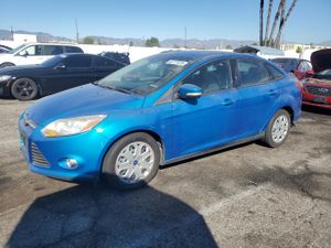 Ford Focus SE 2.0L 4 2012