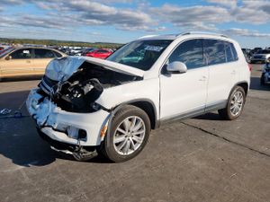 Volkswagen Tiguan S 2.0L 4 2013