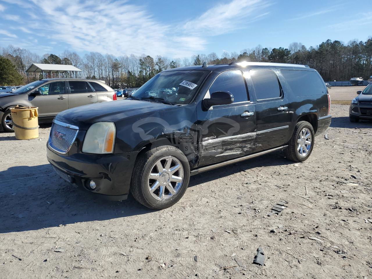 GMC Yukon DENALI 6.2L  8 2011
