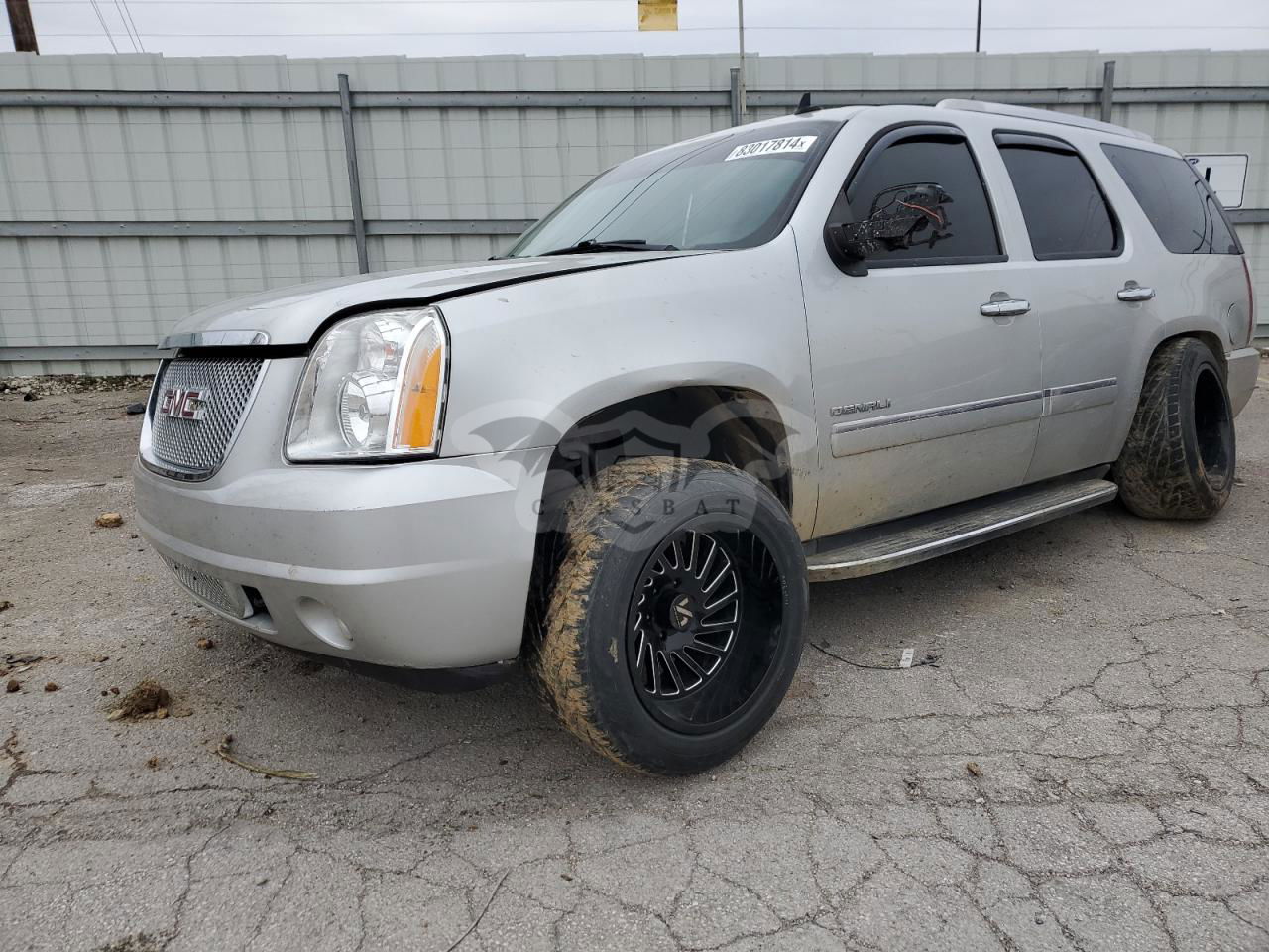 GMC Yukon DENALI 6.2L  8 2011
