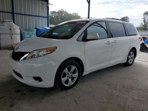 Toyota Sienna LE 3.5L 6 2011