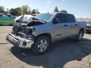 Toyota Tundra CREWMAX SR5 5.7L 8 2017