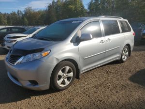 Toyota Sienna LE 3.5L 6 2014