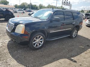 GMC Yukon DENALI 6.2L 8 2011