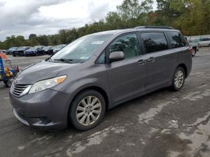 Toyota Sienna LE 3.5L 6 2015