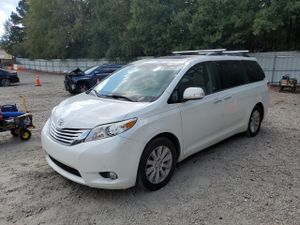 Toyota Sienna XLE 3.5L 6 2013