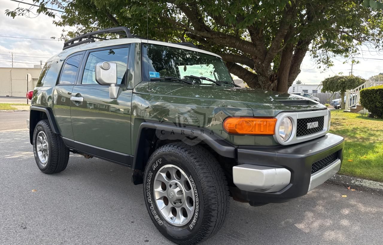 Toyota FJ Cruiser 4.0L 6 2011