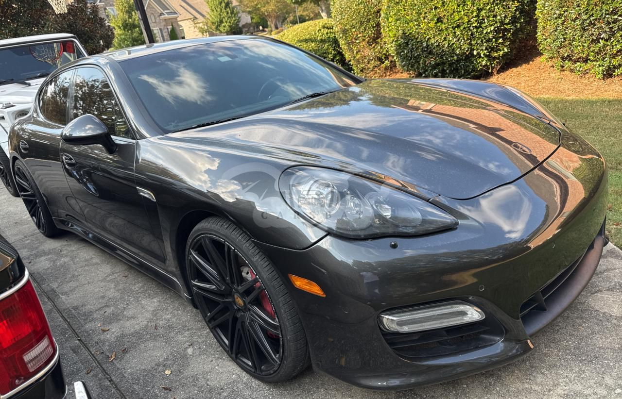 Porsche Panamera GTS 4.8L 8 2013