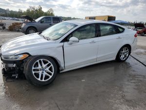 Ford Fusion SE 2.5L 4 2013