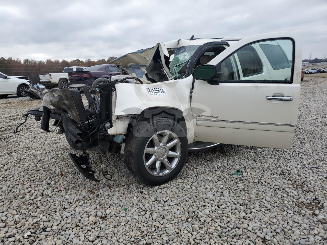 GMC Yukon DENALI 6.2L  8 2011