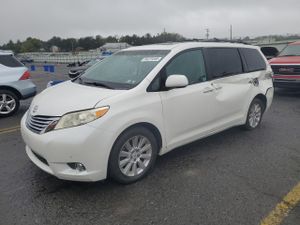 Toyota Sienna XLE 3.5L 6 2011
