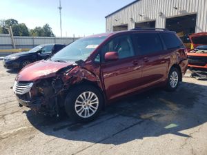 Toyota Sienna XLE 3.5L 6 2014