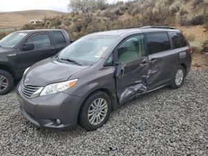 Toyota Sienna XLE 3.5L 6 2014