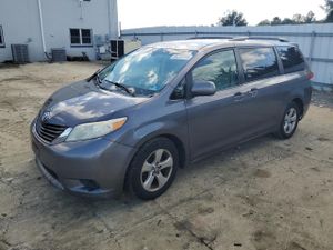 Toyota Sienna LE 3.5L 6 2011