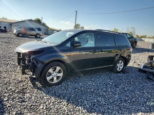 Toyota Sienna LE 3.5L 6 2014