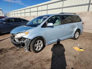 Toyota Sienna LE 3.5L 6 2015