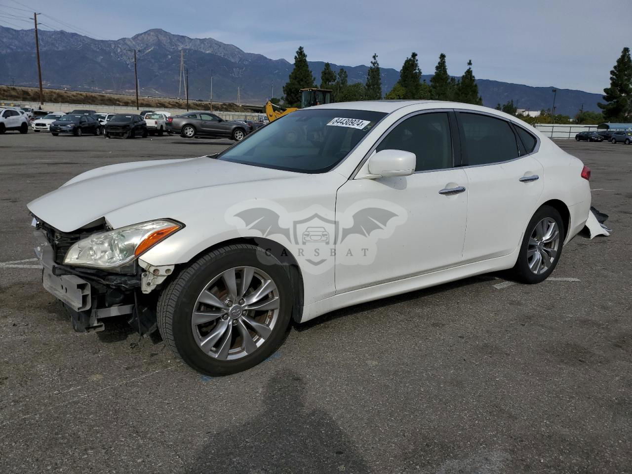 Infiniti M37 3.7L  6 2013