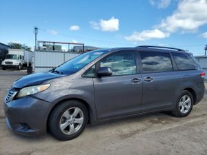 Toyota Sienna LE 3.5L 6 2014