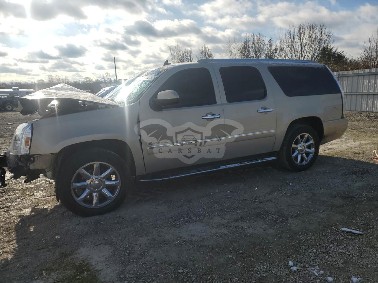 GMC Yukon DENALI 6.2L  8 2011