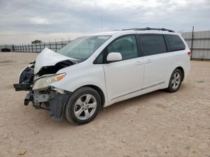 Toyota Sienna LE 3.5L 6 2014