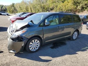 Toyota Sienna XLE 3.5L 6 2013