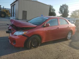 Toyota Corolla BASE 1.8L 4 2013