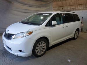 Toyota Sienna LE 3.5L 6 2011