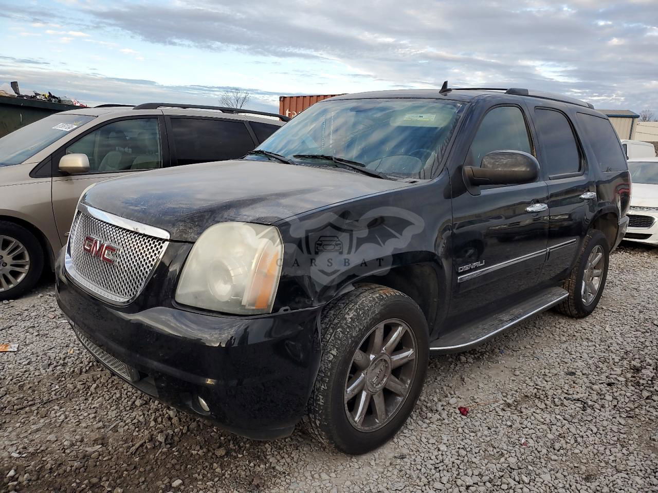 GMC Yukon DENALI 6.2L  8 2011