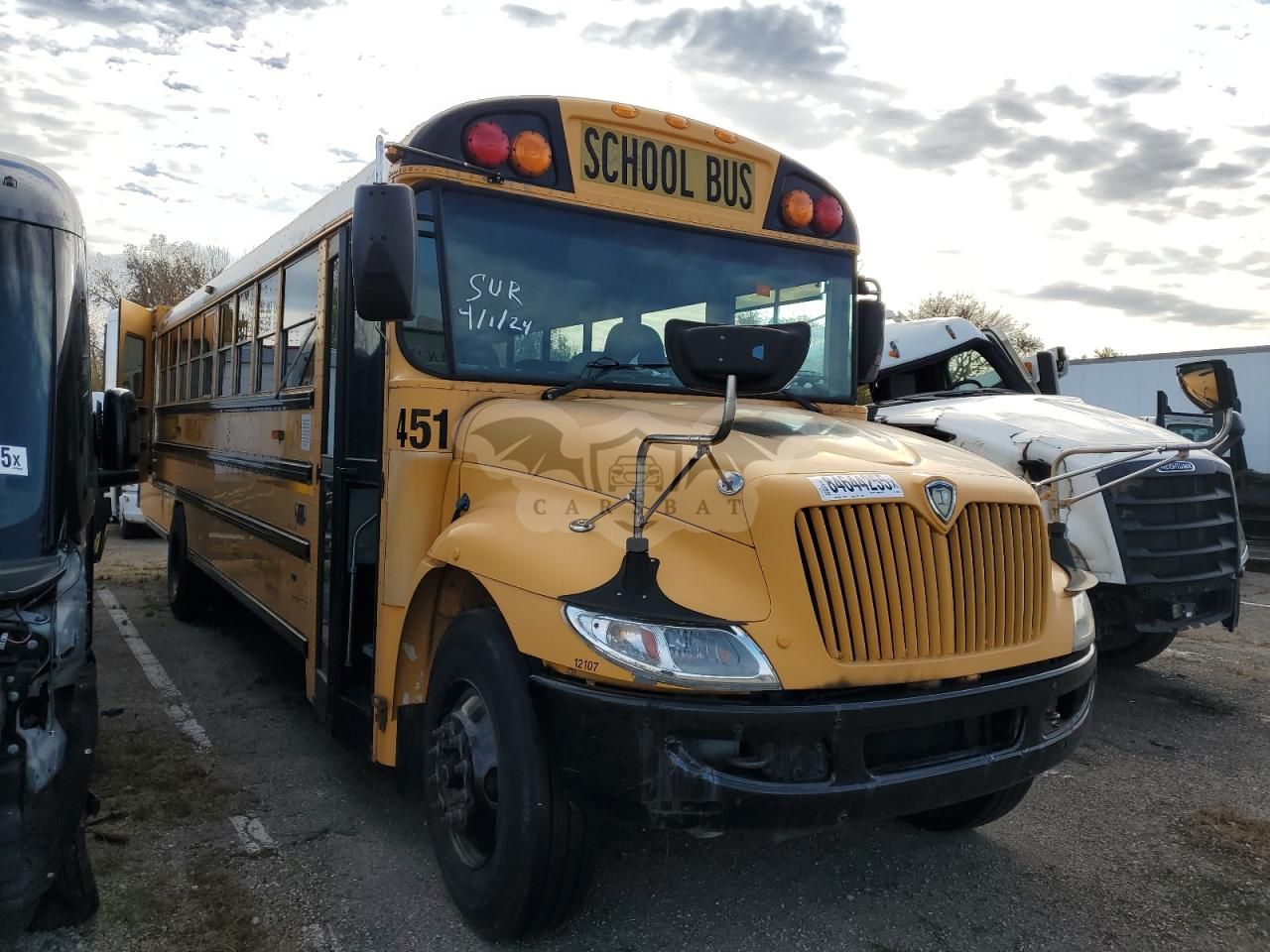 IC Corporation CE Series CE 6.4L 8 2013