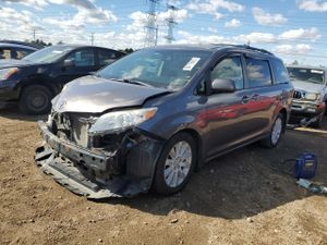 Toyota Sienna LE 3.5L 6 2015