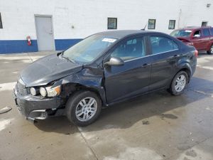 Chevrolet Aveo (Sonic) LT 1.4L 4 2013