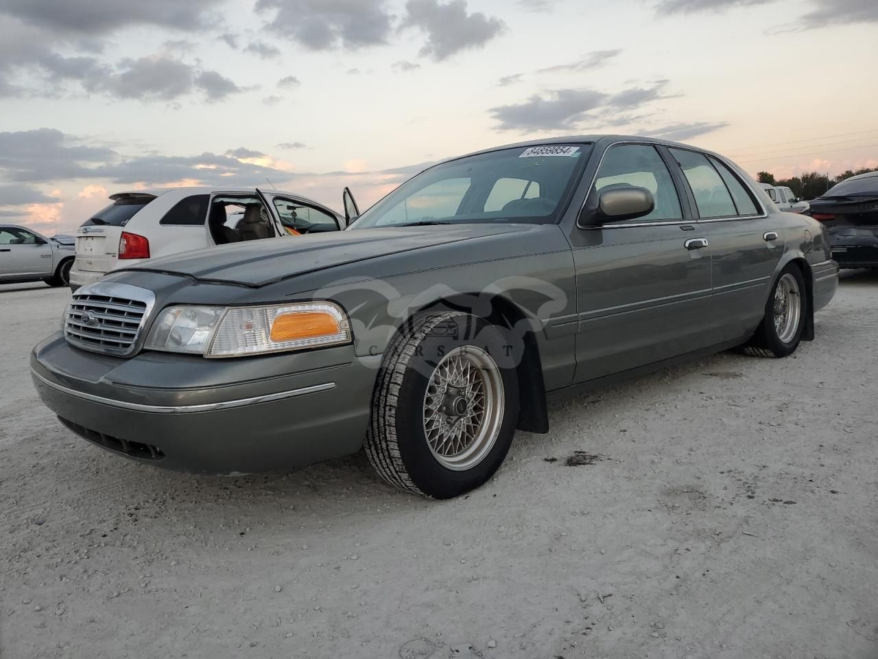 Ford Crown LX 4.6L 8 1999