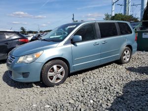 Volkswagen Routan SE 3.8L 6 2010