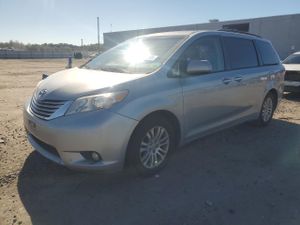 Toyota Sienna XLE 3.5L 6 2011