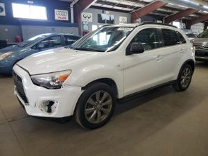 Mitsubishi Outlander LE 2.0L 4 2013