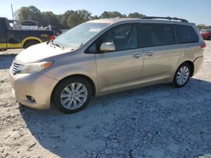 Toyota Sienna XLE 3.5L 6 2012