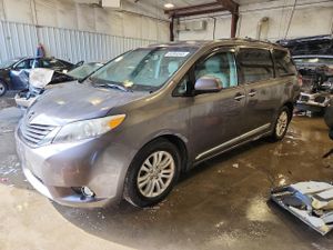 Toyota Sienna XLE 3.5L 6 2013