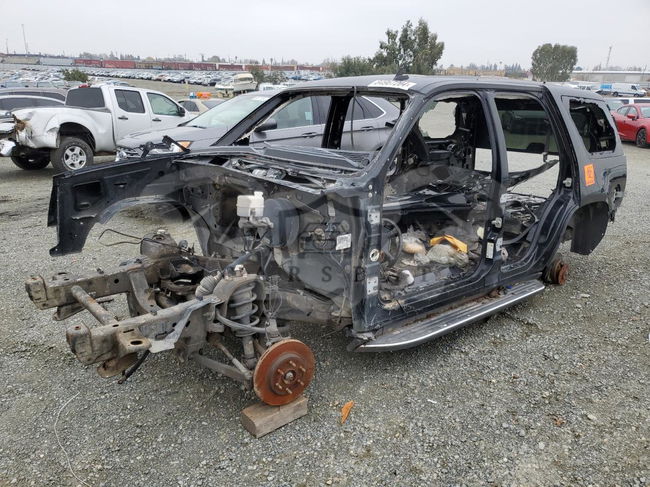 GMC Yukon DENALI 6.2L  8 2011
