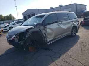 Toyota Sienna XLE 3.5L 6 2015