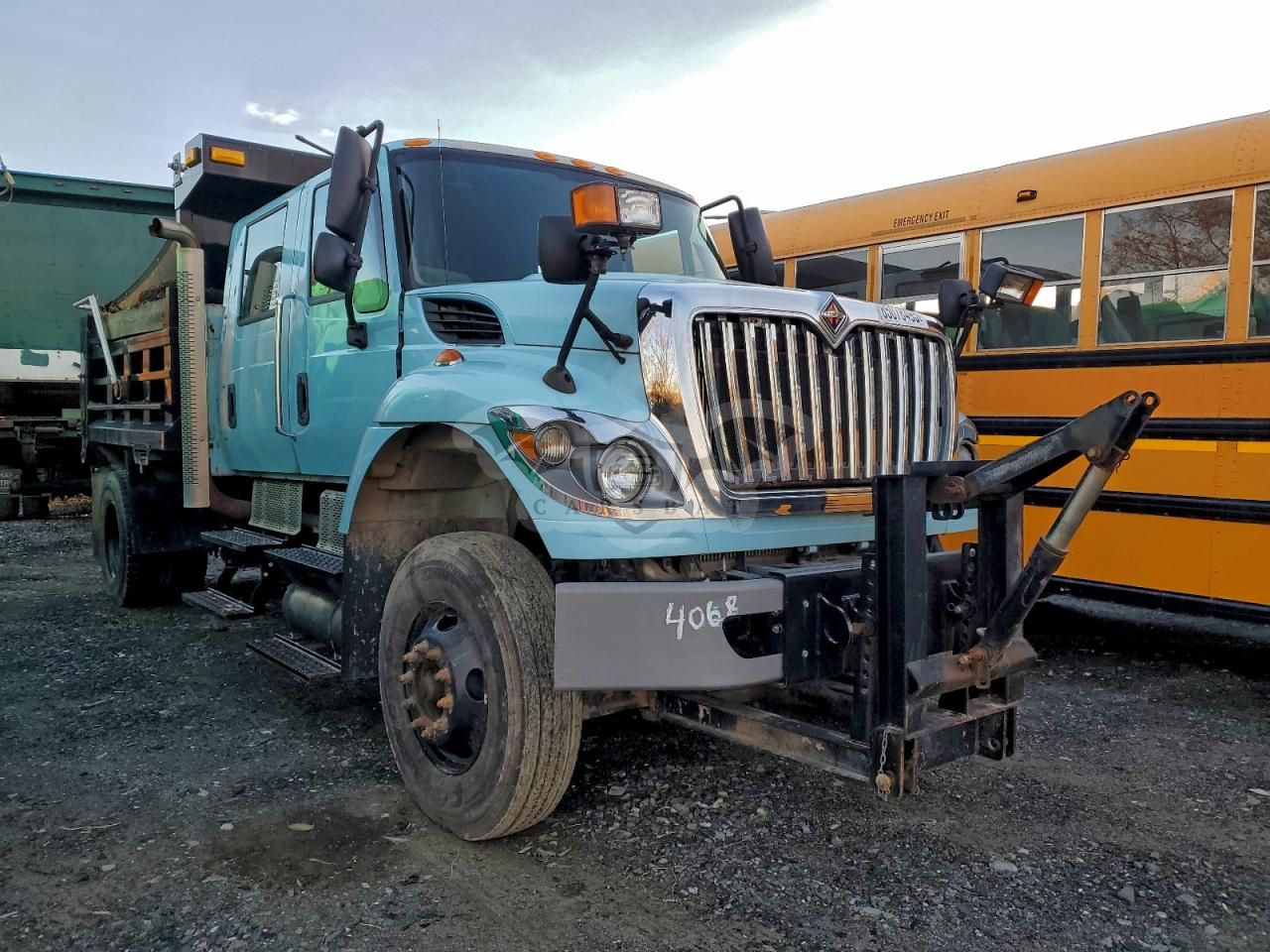 International WorkStar / 7000 Series 7400 9.3L 6 2015