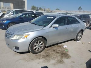 Toyota Camry BASE 2.5L 4 2011