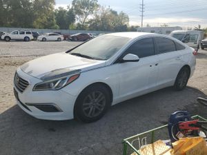 Hyundai Sonata SE 2.4L 4 2015