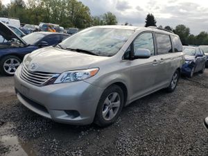 Toyota Sienna LE 3.5L 6 2015