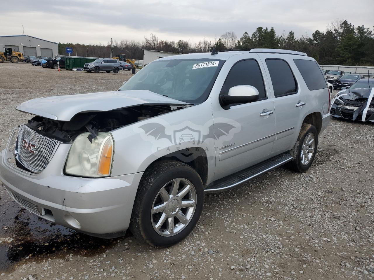 GMC Yukon DENALI 6.2L  8 2011