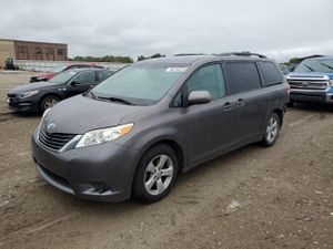 Toyota Sienna LE 3.5L 6 2012