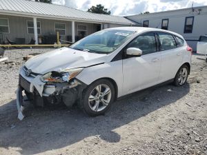 Ford Focus SE 2.0L 4 2014