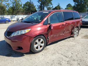Toyota Sienna LE 3.5L 6 2011