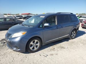 Toyota Sienna LE 3.5L 6 2015