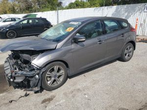 Ford Focus SE 2.0L 4 2014